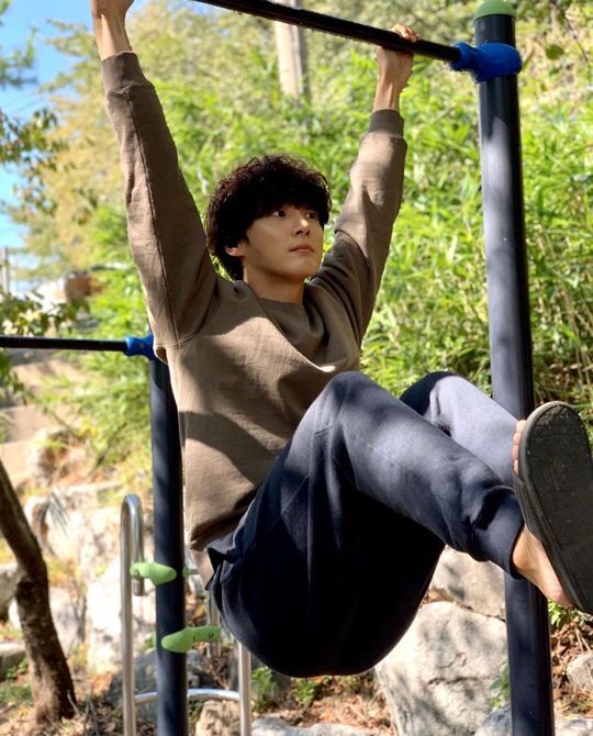 Actor Yoon Shi-yoons TVN drama Psychopath Diary Diary shooting scene was released.On the official Instagram of Yoon Shi-yoon, November 21, It seems like it is not a hogu when I exercise.TVN Psychopath Diary Diary and a picture was posted.Inside the picture was a picture of Yoon Shi-yoon on the exercise gear; Yoon Shi-yoon smiles at the camera.Yoon Shi-yoons pogled perm head and opposite charismatic eyes catch the eye.The fans who responded to the photos responded I am cheering, Thank you very much, It is so cute.delay stock