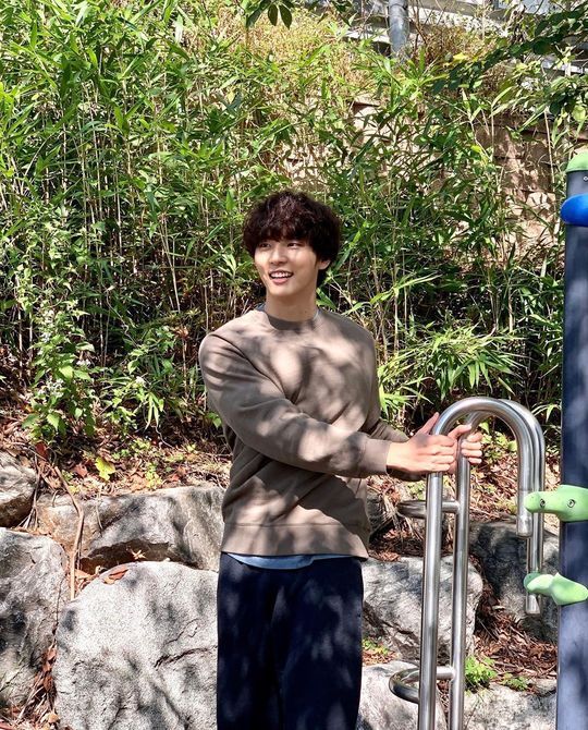 Actor Yoon Shi-yoons TVN drama Psychopath Diary Diary shooting scene was released.On the official Instagram of Yoon Shi-yoon, November 21, It seems like it is not a hogu when I exercise.TVN Psychopath Diary Diary and a picture was posted.Inside the picture was a picture of Yoon Shi-yoon on the exercise gear; Yoon Shi-yoon smiles at the camera.Yoon Shi-yoons pogled perm head and opposite charismatic eyes catch the eye.The fans who responded to the photos responded I am cheering, Thank you very much, It is so cute.delay stock