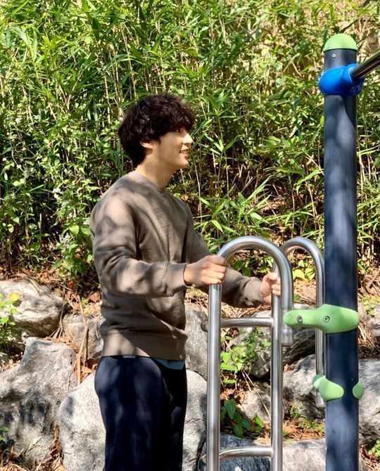 Actor Yoon Shi-yoons TVN drama Psychopath Diary Diary shooting scene was released.On the official Instagram of Yoon Shi-yoon, November 21, It seems like it is not a hogu when I exercise.TVN Psychopath Diary Diary and a picture was posted.Inside the picture was a picture of Yoon Shi-yoon on the exercise gear; Yoon Shi-yoon smiles at the camera.Yoon Shi-yoons pogled perm head and opposite charismatic eyes catch the eye.The fans who responded to the photos responded I am cheering, Thank you very much, It is so cute.delay stock