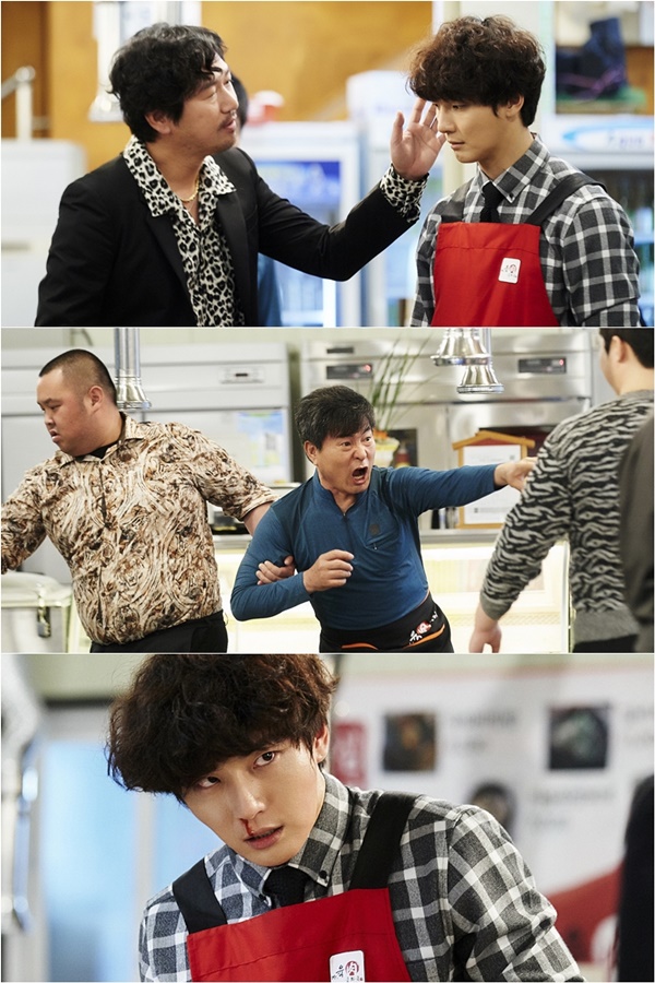 TVN Psychopath Diary Diary Diary Yoon Shi-yoon is caught flashing Psychopath Diary eyes, causing tension.While his appearance with Gangster and tight Daechi station catches his eye, the wrong move of Yoon Shi-yoon, who is mistaken for his Psychopath Diary series Murderma, makes him navel.TVN Wednesday-Thursday evening drama Psychopath Diary Diary Diary (playplayplay by Ryu Yong-jae, Kim Hwan-chae, director Lee Jong-jae) will reveal the Steel Series of Yoon Shi-yoon (played by Dong-sik Yoo), who has a cool eye ahead of the broadcast on the 21st, raising interest.In the first episode of the Psychopath Diary Diary Diary, Yoon Shi-yoon, the worlds first hogu, accidentally caused laughter and wryness by getting confused by the diary of the Psychopath Diary series Murderma.In particular, Yoon Shi-yoon started to counterattack with the toilet lid raised toward the team leader Choi Dae-cheol (played by Gong Chan-seok), who had been pouring all kinds of energy to himself, and wondered about the future development.Among them, SteelSeries is attracting attention because it contains the tight confrontation scene of Yoon Shi-yoon and Gangster.Yoon Shi-yoon is a big-headed figure with Gangster holding up his hand and threatening himself, and rather than being scared, he catches his eye with a dull look.In addition, Lee Han-wi (played by Yook Dong-sik, Jong-cheol), who is screaming and being dragged into the hands of other Gangsters, is caught and stimulates curiosity about what the situation is.And soon, Yoon Shi-yoon turns cold and heightens tension.While Coppy flowing from his nose focuses attention, it makes him feel that the angry eyes and expressions of Yoon Shi-yoon, who seemed to have exploded, are a sudden situation.But Yoon Shi-yoon is just a Sezel Hogu who is in the illusion of Psychopath Diary serial Murderma.He is laughing to be like a dog who reveals his claws without knowing that he is afraid of falling into the illusion of a lifetime.I wonder what the situation will continue, and his movements are so strange.I am grateful that the appearance of Yoon Shi-yoon, who is in the illusion of Murderma, is getting a good response from viewers, said the production team of the Psychopath Diary Diary Diary. From the second episode, Yoon Shi-yoons brave performance will start.Id like to ask for your expectation, he said.TVN Wednesday-Thursday evening drama Psychopath Diary Diary Diary is a story that happens when you see a diary of the Murder process that happened to be accidentally lost in an accident while fleeing the Murder incident scene.It will be broadcast twice on Thursday, 21 at 9:30 p.m.