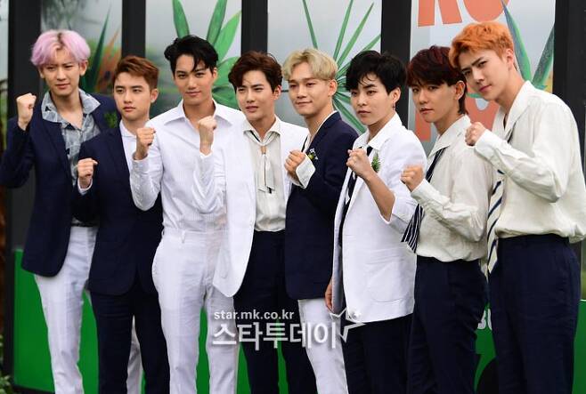 Boy group EXO stars in Radio StarRadio Star said on Monday that EXO will be recording Radio Star next week; the cast will be broadcast on December 4th.EXO will release its Regular 6th album OBSESSION (Option) on the 27th, which will be conducted with a six-member system, excluding Siu Min, Dio and Chinese member Ray, who joined the military.