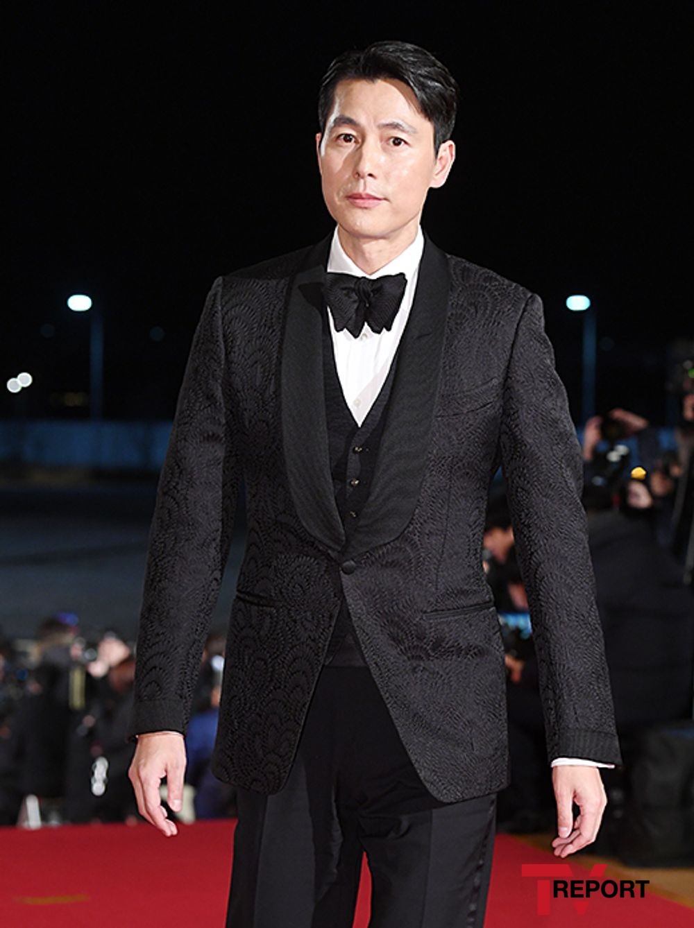 Actor Jung Woo-sung is stepping on the red carpet at the 40th Blue Dragon Film Awards held at Paradise City Hotel in Unseo-dong, Jung-gu, Incheon on the afternoon of the 21st.Incheon