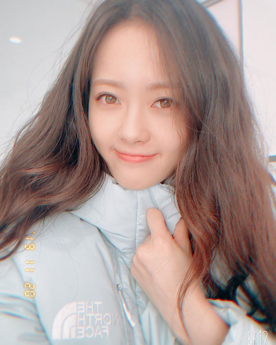 Go Ah-ra showed off fairy visualsActor Go Ah-ra posted several photos on his Instagram on the 20th with an article entitled # chilly # weather #Flu watch ~.The photo shows Go Ah-ra, who is wearing padding and winking or smiling and making various facial expressions.Beautiful looks and refreshing smiles have caught the attention of netizens.When the photos were released, netizens responded in various ways such as My sister is careful with Flu, My sister is so beautiful and I want to meet again on TV.Meanwhile, Go Ah-ra appeared in the SBS drama Hatch, which last April.Photo: Go Ah-ra Instagram