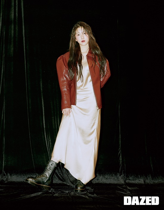 A picture of singer Baek Yerin has been released.Magazine Daised released a fashion picture of singer Baek Yerin through the December 2019 issue.Baek Yerin showed a natural and sophisticated style through the picture.In particular, he reported on the news of the new release through Interview and various episodes related to Blue Vinyl, a Korean independence movement label established on the 4th.This album means to finish the first act of Music life with a good deal of music, said Baek Yerin. We will try new music from next year.Baek Yerins pictorials and interviews can be found in the December 2019 issue of Daised and through official SNS such as homepage, Instagram, and YouTube.Photo: Daysd