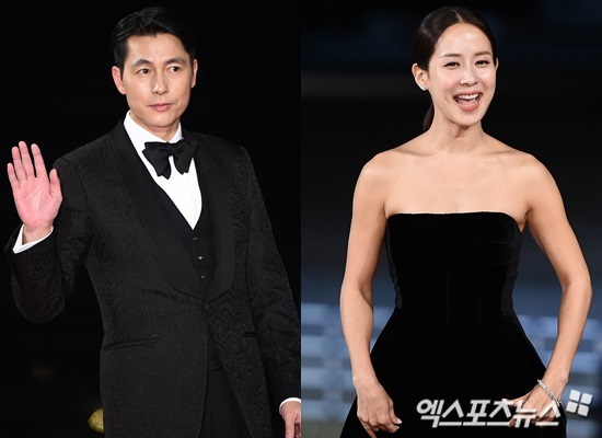 Psychiatric Best Picture AwardJung Woo-sung and Cho Yeo-jeong became the main characters in the Blue Dragon Film Awards for Best Male and Female; Pregnant won the Best Picture and won five-princessI did the name value that fits the box office.On the 21st, the 40th Blue Dragon Film Awards ceremony was held at Paradise City in Yeongjong-do, Incheon, with actors Kim Hye-joon and Hyun Suk.The awards ceremony was held in 15 categories except Pure Popular Star Award, Pure Cinema16: American Short Films Award, and the most Korean movie audience.parasite won the Best Picture Award, Best Actress, Best Supporting Actress, and Best Actress, including the Best Picture Award.became the main character of the show.The male and female awards were won by Jung Woo-sung and Cho Yeo-jeong.I did not expect the award, and Cho Yeo-jeong poured tears and said, I will continue to run silently in the future.Director Bong Joon-ho, who won the directors award, said, I will continue to become a creative parasite of Korean movies and become a creator who will parasitic in the Korean film industry forever.The male and female supporting actors were won by Jo Woo-jin and Lee Jung, who also poured tears and enjoyed the awards thrill.In addition, the male and female newcomers who have only once in their lives went to Kim Hye-joon of Minor, Park Hae-soo of quantum physics.The most-viewed award was released in January and won the extreme job with 16.26 million viewers.The Pure Popular Star Award, which was selected by the public, was awarded by Lee Kwang-soo, Lee Ha-nui, Park Hyung-sik and Im Yoon-ah.Lee Byung-hun celebrated the 100th anniversary of Korean films this year at the opening stage of the awards ceremony. Lee Byung-hun said, Korean films celebrated their 100th anniversary this year.A hundred years ago, in 1919, a theater in Jongno, Danseongsa, was the beginning of sincere vomiting. Korean films have grown steadily and steadily. Thank you for 100 years.I will try to write a new future again. I am confident and proud of the new future of Korean movies because there are moviegoers and moviegoers who love movies. Kim Woo-bin, who stopped working two years ago to announce the battle of nasopharyngeal cancer, was officially noticed in two years and six months.Kim Woo-bin expressed his gratitude, saying, Thanks to the sincere support of many people, I was able to get better.This years Blue Dragon Film Awards selected the winner (the winner) by carefully selecting the results based on a survey conducted by experts in various fields of film for Korean films released from October 12, 2018 to October 10, 2019.The following are the winners of the 40th Blue Dragon Film Awards (writing):▲ Best Picture: parasite ▲ Director: Bong Joon-ho (parasite) ▲ Best Actor: Jung Woo-sung (witness) ▲ Best Actress: Cho Yeo-jeong (parasite) ▲ Best Supporting Actor: Jo Woo-jin ( National Day of Insolvency) ▲ Fox Jojo Yeonsang: Lee Jung-eun (parasite) ▲ New Man Idol: Park Hae-soo (quantum physics) ▲ New Mans Actress: Kim Hye-joon (Minor) ▲ New Man Director Award: Lee Sang-geun (Exit) ▲ Screenplay: Kim Bora (Bird) ▲ Photography Lighting Award: Kim Ji-yong Cho Kyu-young (Swinging Kids) ▲ Editorial: Nam Na Young (Swing Kids) ▲ Music Award: Kim Tae Sung (Sabaha) ▲ Art Award: Lee Ha Jun (parasite) ▲ Technology Award: Yoon Jin-yul Kwon Ji-hoon (Exit stunt) ▲ Pure Cinema16: American Short Films Award: Director Jang Yoo-jin (Milk) ▲ Pure Popular Star Awards: Lee Kwang-soo, Lee Ha-nui, Park Hyung-sik, Im Yoon-ah ▲ Top Audience Award: Extreme JobPhoto = DB, SBS Broadcasting Screen