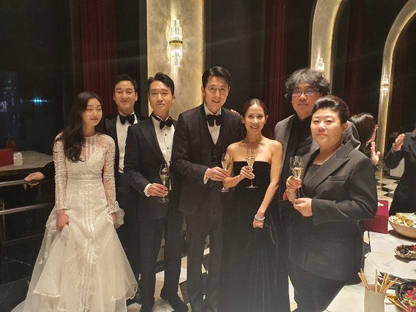 Actor Jung Woo-sung enjoyed the joy of winning the 40th Blue Dragon Film Award and the award.Jung Woo-sung posted a photo with the winners on SNS (Social Network Service) on the 22nd and said, Thank you to everyone and share your joy.The photos included Jung Woo-sung, Bong Joon-ho, Cho Yeo-jeong, Lee Jung-eun, Jo Woo-jin, Park Hae-soo and Kim Hye-joon.Each wears a dress and tuxedo that suits the awards ceremony and is staring at the camera with a Champagne.At the 40th Blue Dragon Film Awards held in Paradise City, Yeongjong-do, Incheon, the director of parasite Bong Joon-ho won the directors award, Jung Woo-sung and Cho Yeo-jeong won the male and female actors, and Jo Woo-jin and Lee Jung-eun won the male and female supporting awards, respectively.Jung Woo-sung, who received his first best actor award at the Blue Dragon Film Awards as a movie Witness, said after the award, I was awarded this prize because I did not plan and dream, and I want to share this joy with all of you.