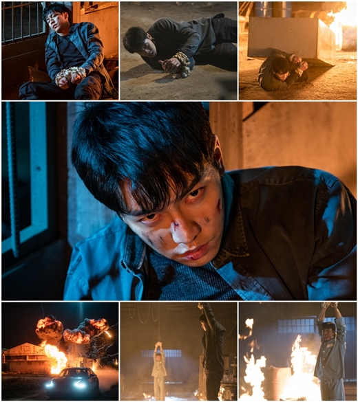 Vagabond Lee Seung-gi and Jang Hyuk-jin will present Dangers Donga Line Two Shots, which is a desperate struggle with their hands tied to the Donga line in a burning waste warehouse.The SBS gilt drama Vagabond (VAGABOND) is a spy action melody that will uncover a huge national corruption found by a man involved in a civil-commodity passenger plane crash in a concealed truth.With only two times left to the end, the story of the story, which is like an onion, is making it impossible to put a strain on the end.In this regard, in the 15th episode of Vagabond, which airs at 10 p.m. today (22nd), Lee Seung-gi and Jang Hyuk-jin are caught in a burning waste warehouse and are in a situation of a fallen Danger.The screen is not so fast as it is tied to a club string hanging from the ceiling, trapped in a waste warehouse where Lee Seung-gi and Kim If (Jang Hyuk-jin) can feel skimpy even in the play.The warehouse is surrounded by strong fire, and the chandalgun manages to escape from the ceiling, but it eventually collapses due to uncomfortable body, hidden vision, and strong firepower.Moreover, in the meantime, the waste warehouse is filled with fire and toxic gas, and the chandalgun looks at his eyes to wake up the spirit that is getting distant, but he finally loses consciousness.Kim If, who is gagged in his mouth in a prison uniform, also suffers from the burning fire with a frightened expression as if to burst into tears.Lee Seung-gi and Jang Hyuk-jins Dangers Donga Row Two Shot screen was shot at a waste warehouse in Yongin-si, Gyeonggi-do.Lee Seung-gi and Jang Hyuk-jin appeared in thin costumes in the drama setting, despite the chilly weather, and continued to prepare for the scene.Moreover, due to the nature of the scene, I admired the production team with a strong enthusiasm for rehearsing several times without any hesitation even in the condition that my hands and body were tied with a Dong-A line to draw OK cut at once.Especially in the play, the two people, who are hostile but in fact, are in a good relationship, return their break time and monitor each others screens and give generous advice to the scene.(PHOTOS: Celltrion Entertainment)news report