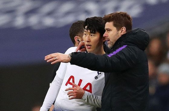 손흥민은 인스타그램에 포체티노 감독에게 말로 표현할 수 없을 만큼 감사하다며 축구뿐만 아니라 인생에 대해서도 많이 배웠다고 밝혔다. 포체티노 감독의 앞날에 행운이 있길 빌었다. [사진 손흥민 인스타그램]