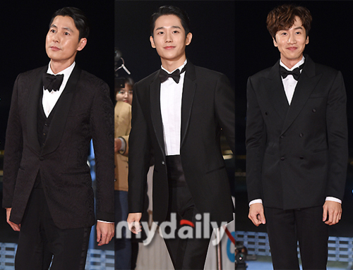 Actor Jung Woo-sung, Jung Hae In, and Lee Kwang-soo attended the 40th Blue Dragon Film Award Red Carpet held in Paradise City on the afternoon of the 21st.