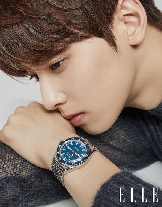 Cha Eun-woo reveals the picture genius aspect.Mido recently released Cha Eun-woo and Elle pictorials, which are members and actors of popular idol group Astro.In this picture, Cha Eun-woo styled the clock in a comfortable and natural atmosphere and showed the cute charm of Cha Eun-woo.In the photo shoots held in a tight schedule, Cha Eun-woo was more friendly and humble than the urban and chic image in the drama, and he was delighted with the atmosphere of the filming scene. He was overwhelmed by his trademark Yushuis dark eyes and poses that emit Aura.bak-beauty