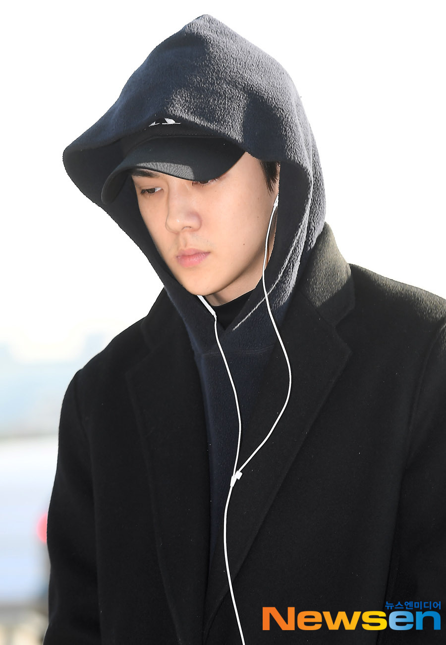 Group EXO (EXO) members Suho, Chan Yeol, Kai, Baekhyun, Chen and Sehun depart for Jakarta, Indonesia, for EXO PLANET #5 - EXpLOration in JAKARTA concert car through Incheon International Airport on the afternoon of November 22.Jung Yu-jin