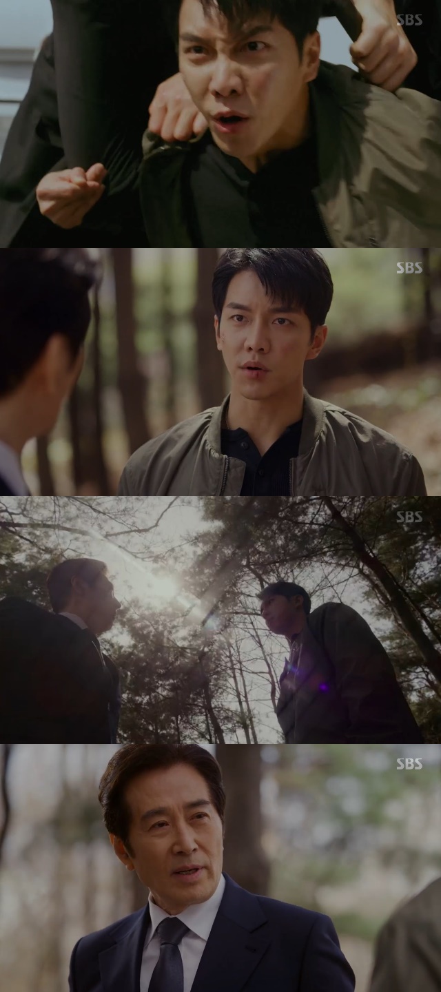 Lee Seung-gi faces President Yun-shik BaekIn the 15th episode of SBS gilt drama Vagabond (playplayplay by Jang Young-chul, Jung Kyung-soon/directed Yoo In-sik), which was broadcast on November 22, Cha Dal-geon (Lee Seung-gi) went to meet President Jungkook (Yun-shik Baek), who refused to meet.Cha Dal-gun, who asked for a meeting with Jungkook, ran to Jungkooks car when the interview was rejected.You dont think youre in Arlington Road, if someones using the president, Chadalgan said, while being overpowered by his bodyguards.In the end, Jungkook moved to talk to Cha Dal-gun, who questioned Jungkook whether he was right with Hong Soon-jo (Moon Sung-geun).But Jungkook said, I admit I didnt find out the truth, but my fault is there. Im an unfair person.Lee Ha-na