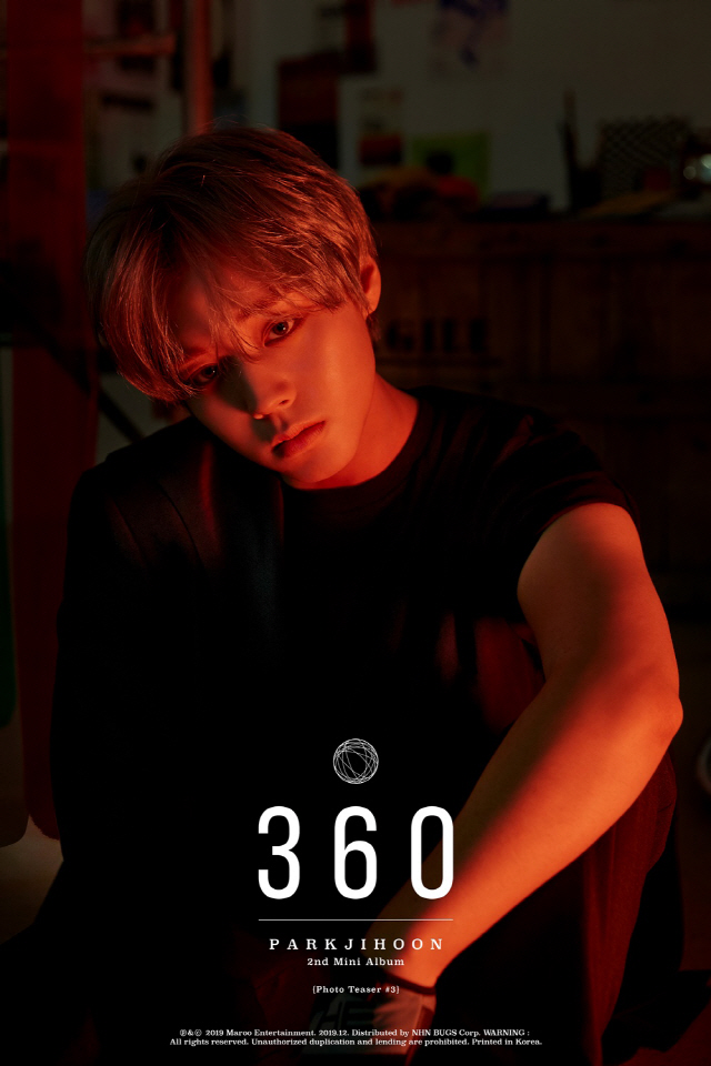 Park Jihoon has released all of the comeback photo teasers that the story feels.The third photo Teaser features Park Jihoon, which has a subtle atmosphere under the dark red lights.The sharp and languid eyes overwhelmed the viewers, and one eye was covered by the shadow of the sleek nose, making both faces feel contradictory.In particular, Park Jihoon is the last photo teaser symbolizing me in my youth and twenties, so I have become more mature as an artist.Up to the first Teaser 0 degrees (0 Degrees), the second Teaser 180 degrees (180 Degrees), which seemed to stand between freedom and emptiness, and 360 degrees (360 Degrees), which contained a decadent aura that had never been seen before, with clear skies and a light rainbow at the fingertips, Park Jihoons ever-changing transformations of this album It is raising expectations for the future.In addition, pre-order sales of 360 (Sam-Yuk-gong) will be opened through various online music sites from the afternoon of the 22nd.Meanwhile, Park Jihoons second mini album 360 (Sam-Yukgong) will be released on December 4 at 6 pm on various online music sites.The company will hold the Park Jihoon Pancon Asia Tour (Seoul) at the SK Olympic Handball Stadium at Seoul Olympic Park on the 21st and 22nd of next month and will warm up the end of this year.