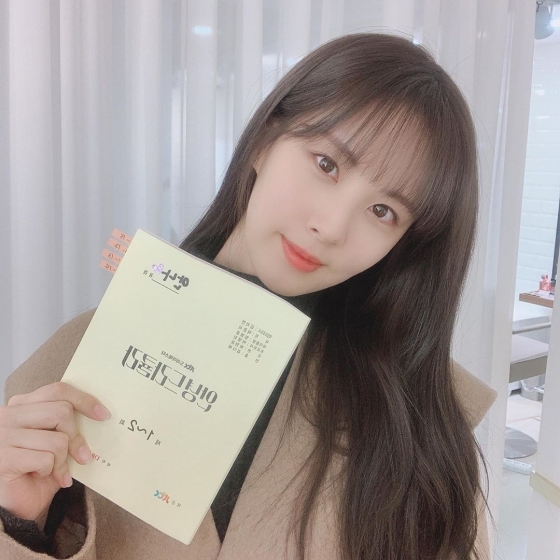 Seahun, cut bangs and younger Beautiful look start shooting Seohyun released his photo on his Instagram on the 22nd with an article entitled Please start shooting # Hello Dracula # Bangmy Hyun # Jianna.Actor Lee Cheong-aa said, Thumb chuck, Actor Hwang Seung-eun said, You are going to shoot! You are going to finish together and go to a similar time.Meanwhile, Seohyun appears in JTBC single-act drama Festa Hello Dracula.
