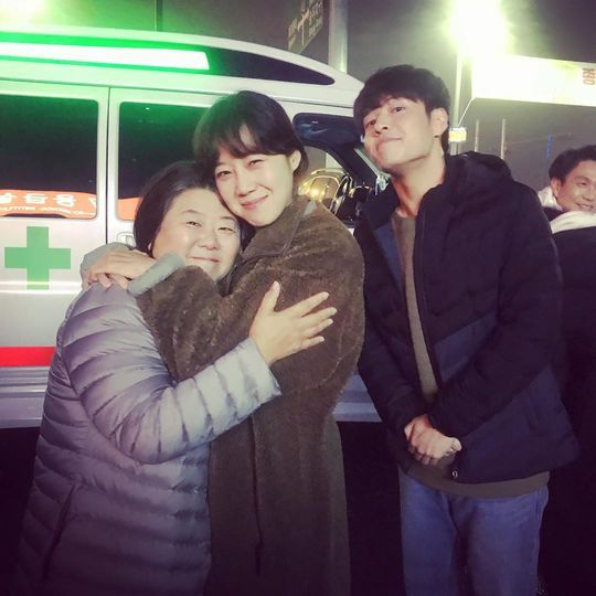 Gong Hyo-jin reveals affection for Camellia actorsActor Gong Hyo-jin posted a picture and a picture on his instagram on November 23, Happy Mommy and No Peanuts and the night I was just getting stuck.The photos were taken at the last filming of KBS 2TV drama Camellia Phil which was recently released.The affectionate appearance with Gong Hyo-jin, Kang Ha-neul, Lee Jung Eun, Oh Jeong-se and Yeom Hye-ran makes me guess the atmosphere that was cheerful.Gong Hyo-jin expressed his affection, especially celebrating Lee Jung Euns award for Best Supporting Actress in Film Festival, which he breathed as a mother.minjee Lee