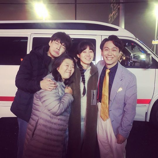 Gong Hyo-jin reveals affection for Camellia actorsActor Gong Hyo-jin posted a picture and a picture on his instagram on November 23, Happy Mommy and No Peanuts and the night I was just getting stuck.The photos were taken at the last filming of KBS 2TV drama Camellia Phil which was recently released.The affectionate appearance with Gong Hyo-jin, Kang Ha-neul, Lee Jung Eun, Oh Jeong-se and Yeom Hye-ran makes me guess the atmosphere that was cheerful.Gong Hyo-jin expressed his affection, especially celebrating Lee Jung Euns award for Best Supporting Actress in Film Festival, which he breathed as a mother.minjee Lee