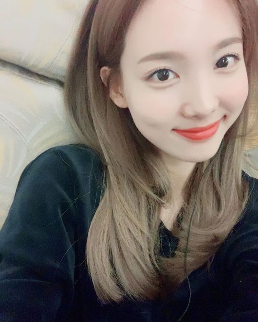 Girl group TWICE member Nayeon showed off her cute Lovely.On the 23rd, TWICE official Instagram uploaded several photos with airplane emoticons.The photo shows member Nayeon filming a selfie; Nayeon, who is dropping her long straight hair, boasts a clear skin without any blemishes.Nayeons beauty not only gives her beauty but also a cute feeling: a bright Smile is enough to catch the attention of viewers.On the other hand, TWICE, which Nayeon belongs to, released a new album &TWICE in Japan on the 20th.