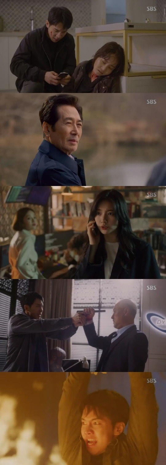 Lee Seung-gi was in crisis when he learned that Lee Gyeung-young was behind the terror.On SBSs Vagabond broadcast on the 22nd, I noticed that Lee Seung-gi was behind all the incidents, Prince Edward Island Park.On the same day, Jerome (Yoo Tae-oh) found Cha Dal-gun who came to Oh Sang-mi (Kang Kyung-heon) and pointed a gun at Cha Dal-gun, saying, Its been a long time.Chadalgan and Jeromes chase began, and Oh Sang-mi was chased by another killer when the police arrived.Cha Dal-gun told Oh Sang-mi, who was being attacked and bleeding, I will call an ambulance, so hold your mind. Oh Sang-mi wrote something on the floor with blood and left the word Sammael.Cha Dal-geon, who heard this, asked, What is Samael? Do you mean Hong Soon-jo? But eventually Oh Sang-mi died.The next target may be you, said Gohari (played by Bae Su-ji), who pulled out the chadalgun from the police station, and worried about Chadalgan, and stay with me for a while.After that, Cha Dal-geon, who was in the shower, recalled Jeromes Tattoo in a picture left by Oh Sang-mi, and Cha Dal-geon ran out of the bathroom saying, I found it, its Jerome.He said it was carved on the left clavicle side of the kid, Gohari said, reporting to Kang Ju-cheol (Lee Ki-young).If Jerome is a mercenary, hell plant a microchip in the skin with the Tattoo, and Ill send it here to find the data, so you two can find it, Kang said.Cha Dal-geon also advised President Jungkook, Did you think you were in a trap? What if someone was Lee Yong?Jungkook, who visited Yoon Han-kis room after that, heard that Yoon Han-ki voluntarily appeared in the NIS investigation team.The NIS began to interview and Yoon Han-ki informed him of his account and password, saying, My secret account and password are all the data I want when I enter it.Then, Ki Tae-woong asked, Have you ever heard of Samael? Do you know? Yoon Han-ki avoided answering.The impeachment proposal of President Jungkook was approved, and Jungkook called out Cha Dal-geon and said, I thought I would actually die, but I think I was Lee Yong by someone you said, so I should be able to die because I think I was drugged.Everything I can do, he said.I dont need help, Chadalgan said, Im going to take care of my own path. Jungkook said, Youre the first person to give me advice.If you need help, save my phone number and call me anytime.Prince Edward Island Park told Cha Dal-geon, who had pointed a gun at him, If we should have stopped when Kim Yuqi was caught, we would have all been happy endings. I have a guest who invited me, but there will be a bomb in the bag.Put the gun down or you will see the terrible sight with your eyes. Put it down. The bereaved families and the confessionals die.Prince Edward Island Park said, I think I will meet someone who misses me earlier. He burned a warehouse where Cha Dal-gun and Kim Song Yuqi were tied up and put a car.Meanwhile, Vagabond is broadcast every Friday and Saturday at 10 pm.