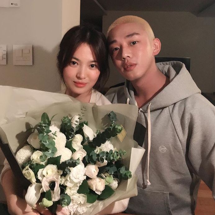 Actor Yoo Ah-in revealed the current status of Song Hye-kyo and showed the unchanging best friend.On the 22nd, Yoo Ah-in posted a short article on his Instagram, LONG LIVE THE QUEEN, along with a picture taken with Song Hye-kyo.On this day, Song Hye-kyos birthday seems to have been met by Yoo Ah-in to celebrate it.In the photo, there is a picture of Song Hye-kyo smiling with a bouquet of flowers in his arms, and a picture of Yoo Ah-in with Song Hye-kyo and his face.Song Hye-kyos extraordinary visuals and Yoo Ah-ins hairstyle also attract attention.The meeting of two people, who are considered to be the best friends star of the entertainment industry, gives a warm heart to the viewers.Yoo Ah-in will appear as Taein in the movie No Sound scheduled for release next year.