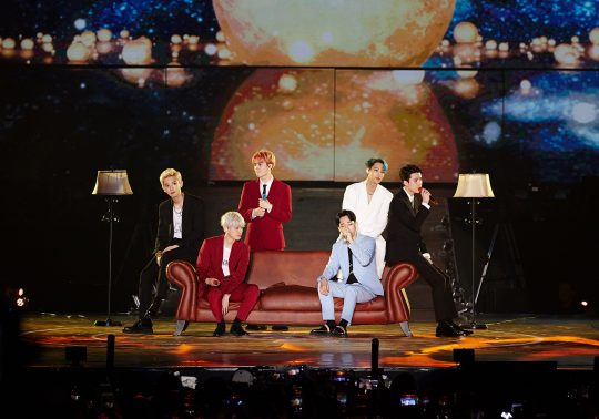 Group EXO (EXO) successfully completed the Jakarta Concert.EXO held EXO Planet #5 - Exploration - In Jakarta (EXO PLANET #5 - EXpLOration - in JAKARTA) at the Indonesia Convention Exhibition (Indonesia Convention Exhibition) on the 23rd.EXO has enthusiastically attracted audiences with its rich music, Powerful performance and colorful charm.In particular, this performance was held in EXO PLANET #2 – The EXOluXion - in February 2016 (EXO Planet #2 – De Exclusion -) and was held in about 3 years and 9 months.Tickets sold out at the same time as the start of the reservation, and once again confirmed EXOs powerful ticket power with 12,000 viewers.At the performance, EXO included songs from regular 5th albums and repackages such as Tempo, Love Shot, Gravity, and Wait, mega hits such as Growl, Addiction, Monster, Power, and winter albums such as Footprint and Unfair, Baekhyun UN Village, The concert hall was hot with a total of 23 songs, including Solo stage such as Ill Go, Chen Lights Out, Kai Confession, Sehun & Chanyeol What a life and I can call.In addition, the audience filled the audience with enthusiastic performances such as shaking the fan lights and shouting how to cheer, and also held a slogan event with the phrase Our hearts are still here because we are not shaken!Also, a surprise celebration celebrating Chanyeols upcoming birthday (November 27) was held, adding to the warmth.EXO will return to its regular 6th album OBSESSION (Option) on the 27th.