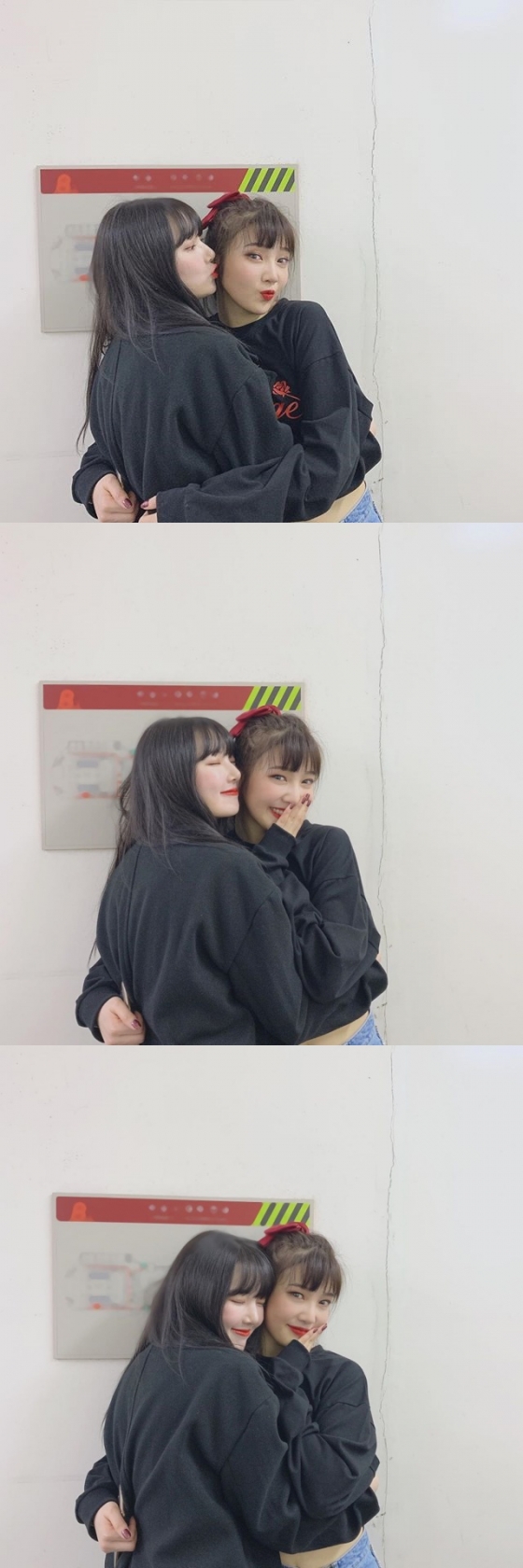 On the 24th, Yerin released three photos on the official GFriend Instagram with the article Rosy Sooyoung, I love you so much, Rubys, I want to see a cute song impression birdie # Yerin # JoyIn the open photo, Yerin poses or hugs Joy as if he is kissing her cheek, and Joy, who plays it playfully, is also on camera.In the combination of these two, the fans commented, There was a saying that they resemble each other, but Yerin and Joy are strangely similar to each other. I want to see my sister, I like my sisters ~ ~  Joy sister.Meanwhile, Red Velvet, Joys member, will hold Red Velvet 3rd Concert - La Rouge at Hwajeong Gymnasium in Seoul Korea University.