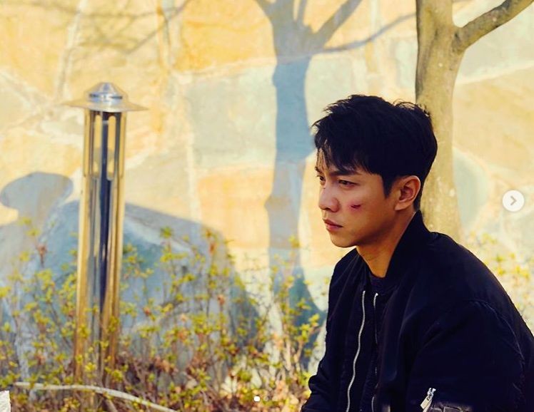 Lee Seung-gi, Baega Bonds closing remarks...Thank you deeply. Actor Lee Seung-ki expressed his feelings for the end of SBS drama Baega Bond.Lee Seung-gi said through his SNS on the afternoon of the 24th, I am deeply grateful.He said, I am grateful to many people who have loved Bae Bond and Dalgun. I am deeply grateful to the hard-working crew and staff.We do not know if our wandering will continue or we will be here yet, but we are happy to be able to finish the end of this year in your support and love.Baegabond ended after the broadcast on the 23rd.