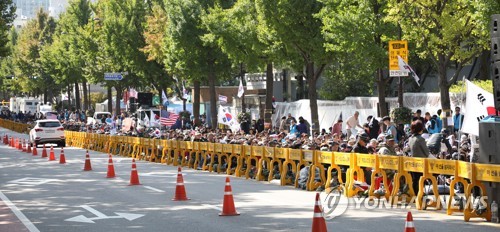 문재인하야범국민투쟁본부의 청와대 앞 농성 모습 [연합뉴스 자료사진]