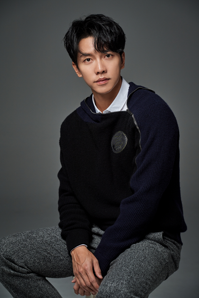 Actor Lee Seung-gi, 32, had a good taste of the fun of Acting through Vagabond.Lee Seung-gi released his first album Dream of Moth in 2004 and de V as Singer. In the same year, he challenged the Acting with MBC Nonstop Season 5 and KBS2 Small Seven Princess in 2006 and completely preoccupied his position as a universal entertainer.His masterpieces include SBS Brilliant Heritage, SBS My Girlfriend is Gumiho (2010), MBC Ducking to Hearts (2012), and MBC Kuga no Seo (2013), which were aired in 2009, and most of the works appearing maintained high ratings and received the love of viewers.In addition, KBS2 1 night and 2 days or SBS Gangbangjang showed off their artistic sense and took their position as believe entertainer.After joining the army in 2016, he returned to the tvN Hwagigi, which was the work of Hongjamas after his expiration in October of the following year. At the same time, he appeared as a fixed producer of SBS All The Butlers and as a national producer of Mnet Producer 48.All The Butlers became the grand prize winner of last years SBS Entertainment Grand Prize and completed a brilliant return.Lee Seung-gi has had a busier year this year than anyone else.SBS Little Forest, a new entertainment program, was launched and the advertisement was completed. Netflix and The Beginner shot from Your Season 2 to Together.In addition, he showed a completely different Acting with SBS Vagabond (played by Jang Young-chul, directed by Jung Kyung-soon, directed by Yoo In-sik), which started shooting last year and completed One Year Farming, and received the love of viewers.Vagabond is a drama depicting the process of digging up a huge national corruption that a man involved in a civil airliner crash found in a concealed truth.Lee Seung-gi was a stuntman in the play and played the role of a man who lost his nephew due to terrorism, and showed deep FeelingActing and Action at the same time.After the 16th, Vagabond completed the opening ending of Sumi-Correlation.Cha Dal-sun infiltrated the Black Sun to find Jerome (Yoo Tae-oh) and became an international mercenary, and Go Hae-ri (Bae Su-ji) surprised the house with an unimaginable development that followed Jessica Lee (Moon Jeong-hee) to become a lobbyist to replace Cha Dal-geons revenge.Especially in the final ending, Cha Dal-gun was shocked to know that the lobbyist he had to remove was a confession, and finally he was able to shoot the gun without shooting the confession.The final session was 13.0% (Nilson Korea, national standard) and earned the beauty of the race.Lee Seung-gi received a lot of acclaim through Vagabond.Elementary school students who did not know his existence in the meantime called him Chardalgan and could hear that his eyes were better.I have been to the army and my image has changed, and the emotions I think have changed in me.As a person, I was confident, and this drama started with the heightened Feeling itself and tried to concentrate on reality because it was framed as Action.So there was no need to be overly surprised, and there was the advantage of minimizing the Acting to explain the situation.I wanted to be lack because I was only trying to do it as much as I wanted to, but it seemed that viewers had an appropriate acting and showed a proper level of naturalness.He told me that it seemed to be a lot different from the image you had seen before, so Vagabond is a gift to me. In particular, Lee Seung-gi tried to absorb their advantages by sneaking around the Acting of the presidential boats appearing in Vagabond.Lee Seung-gi said: Every god that was held at Blue House is memorable.All the gods who act with Yun-shik Baek are amazed to take the day and shoot at Blue House.He took his strength and naturally made an Acting, which was like a real president.Yun-shik Baek also called Kim Min-jong and said, Take the guy who was in the Han River water quality test.So I waited for lunch after my filming, and I sneaked away and went, Ill do this.I would not do that, and I learned that I was standing at once, hitting and ending, I guess I am softening the Acting like that. It was a knife without rehearsal.In fact, if I lose my strength, it will reach the point. It seems the hardest thing to lose power.It is my job to keep pulling out the strength and naturally pulling out the inside of me. Lee Seung-gi has gone through a period of change through VagabondLee Seung-gi said, I think it seems to have shown a different part from the existing Lee Seung-gi.If the existing Lee Seung-gi was an actor who was more familiar with Rocco or Mello, this drama will be Lee Seung-gi becomes an action?It seems to be a work that changed the thoughts of those who said, I can not do it. It is a thankful work because it feels like expanding my spectrum through Vagabond. Lee Seung-gi said, I always wanted to change, but I did not follow the result because I intended it.I thought Id made a change, but the viewers could be the same.However, Vagabond was not chosen for change, but I liked the Bone series and started with the idea that I want to do this.So, it is not that I should get a chic image with this.However, since there are coaches and staff who have drawn chases and such things, starting with mercenaries, this seems to have come out. It is a great gift for me. Lee Seung-gi said he felt more of himself, especially through Vagabond, which changed from the past; he said: The way we interpret and act on Acting has changed.When I was doing Kuga no Seo, I tried to explain Feeling more.To explain that this god is such a god, it could seem more Feeling and it could seem like Feeling excess, and it could seem awkward.So I was trying to monitor, break, and fix those things, and then I got stronger.There was something good to watch like a viewer, and there was a part that I wanted to get too far ahead.When I shot a year, I got used to it and sometimes I saw the disadvantages of wanting to fall out of tension. It seems that I can supplement it when I play season 2 or other drama.I will also reduce the power to take the lead a little bit, he said, making Lee Seung-gi more expected.Lee Seung-gi has a break after reviewing his next work after completing Vagabond.