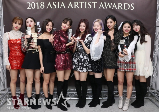 걸그룹 트와이스가 지난 2018년 11월 28일 오후 인천 남동체육관에서 진행된 '2018 AAA'(Asia Artist Awards)에서 기념촬영을 하고 있다. /사진=스타뉴스