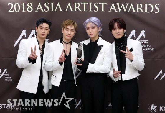 아이돌그룹 뉴이스트W가 지난 2018년 11월 28일 오후 인천 남동체육관에서 진행된 '2018 AAA'(Asia Artist Awards)에서 기념촬영을 하고 있다. /사진=스타뉴스
