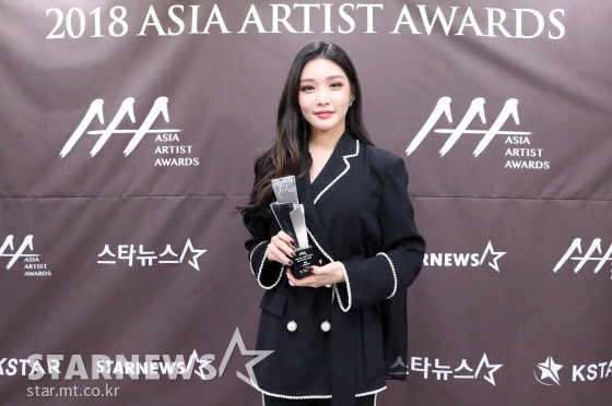 가수 청하가 지난 2018년 11월 28일 오후 인천 남동체육관에서 진행된 '2018 AAA'(Asia Artist Awards)에서 기념촬영을 하고 있다. /사진=스타뉴스