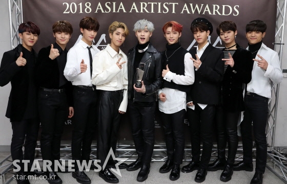 아이돌그룹 스트레이키즈가 지난 2018년 11월 28일 오후 인천 남동체육관에서 진행된 '2018 AAA'(Asia Artist Awards)에서 기념촬영을 하고 있다. /사진=스타뉴스