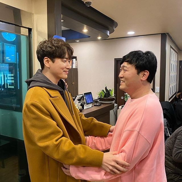 Actor Lee Joon-hyuk has unveiled an unusual two-shot with The same name Lee Joon-hyuk.Lee Joon-hyuk posted two photos on his Instagram on the 25th with an article entitled Lee Joon-hyukVSLee Joon-hyuk, finally met.The photo shows Lee Joon-hyuk with The same name actor Lee Joon-hyuk, who looked at each other and smiled shyly.Lee Joon-hyuk laughed with a sense of hashtag saying, If you feel like you are looking at a mirror, how good is it # We should go for a long time # regret taking a picture # It is so handsome # I promise to do it again.