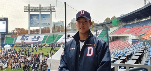 In a raucous remark by the 2020 professional baseball rookie This is very cute (18), coach Kim Tae-hyung of the Doosan Bears chuckled.Im good-looking, Im good-looking.Once this is very cute left a strong impression on Kim.Seongnam high school right-hander This is very cute, wearing Doosan uniform as the first nomination, participated in the 2019 Integrated Winning Celebration Bears meeting held at Jamsil Stadium in Seoul on the 24th, and stood in front of the fans with motives.Tensions and excitement crossed; This is very cute, who watched the signings in the stands early in the event, said: I didnt know so many fans were coming.I want to participate in such an event as a first-team player next year. The 2020 rookies, including This is very cute, took to the stage for a while.This is very cute greeted fans as a new representative and said, I will follow Lee Young-ha.I was ready to go on stage before I came on stage.He said, Lee Young-ha is in his fourth year, but he has already won the Doosan selection position and has been active in the national team.It is also the same right hand, he said. I want to be able to help the team by entering the first group as quickly as Lee Young-ha. This is very cute, he confessed, I didnt think Id get a first-round nomination.In 2018, when he was a sophomore, he threw only four innings at the national high school competition and was sluggish with a 6.75 ERA.But this year, he pitched 4813 innings and hit a 1.69 ERA.This is very cute, I was a player who did not show anything until the second grade.I corrected my pitching posture from December last year to January this year, but it worked, he said. I pulled the arrest to 147 km / h, and I also caught a change ball.Doosan picked This Is Very Cute as the first-round pick, which shows steep growth.After the first nomination, I felt fear.This is very cute said: I vaguely know how cool the pro is, and whats more, Doosan is a team with a thick player base.I have to work really hard to enter the first group.  I heard the first nomination news and thought, I really am. And then I was worried that I could enter the first group in Doosan.The only answer seems to be effort, Im still training hard at school, he said.Friends who start professional life together are good stimulants.In particular, this is very cute is trying to compete with the LG Twins first-place nominee Lee Min-ho (Huimungo), who is evaluated as a really good Pitcher.This is very cute, I imagine a scene thrown at Jamsil Stadium 1 Kyonggi with Lee Min-ho.Minho, lets meet in our first group. Imagine a scene thrown at LG Pitcher Lee Min-ho and Jamsil Stadium 1st Army Kyonggi