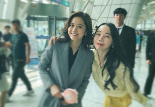 Actor Jang Na-ra, Soy Kim flaunted her beautiful looks duringOn the 26th, Actor and singer Soy Kim posted a picture and article on his Instagram account.Soy Kim released a photo of Jang Na-ra with an article entitled Lia Zalga Jungsun should not cry and be happy, so VI PI WHAT # vip.Especially during the entertainment industry, visual Jang Na-ra and Soy Kim catch their attention with their beautiful appearance.Jang Na-ra and Soy Kim appeared on SBS drama VIP.