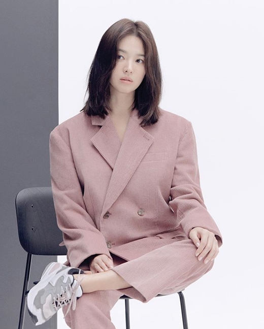 Actor Song Hye-kyo revealed his current situation.Song Hye-kyo posted a recent photo on his instagram  on the 26th.There was no comment, but instead only his staffs Instagram   account was written down, apparently taken during a photo shoot.Song Hye-kyo, dressed in a pink suit, sits on a Chair with her hair hanging down, and looks chic. She matches her sneakers and gives her fashion points.Another photo shows Song Hye-kyos alluring beauty in a checkered Jacket and skirt. In a black leather Jacket, Song Hye-kyos unique anti-war charm is also felt.Netizens responded by saying, Its so beautiful.