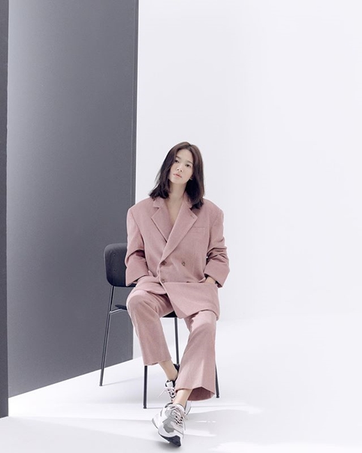 Actor Song Hye-kyo revealed his current situation.Song Hye-kyo posted a recent photo on his instagram  on the 26th.There was no comment, but instead only his staffs Instagram   account was written down, apparently taken during a photo shoot.Song Hye-kyo, dressed in a pink suit, sits on a Chair with her hair hanging down, and looks chic. She matches her sneakers and gives her fashion points.Another photo shows Song Hye-kyos alluring beauty in a checkered Jacket and skirt. In a black leather Jacket, Song Hye-kyos unique anti-war charm is also felt.Netizens responded by saying, Its so beautiful.