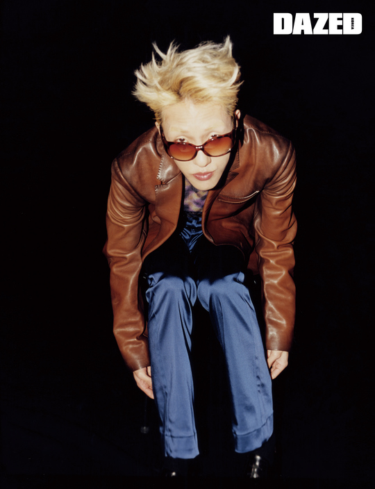 A picture of singer Zion.T has been released.Magazine Days released an old-fashioned picture with Zion.T on November 26th.Zion.T, who made a comeback with the release of the single May Night in the last year, expressed the artistic mood as a unique Lee Su-hyun and artist in this picture.In addition, the classic style to formal costume perfectly digested the admiration.Zion.T also told his story of his honesty in an interview with the pictorial.May night has been around for three years.Ive only spent the first verse and left it for quite a while, but I finished it because I wanted to make it up to the second verse now.I recently declared that I will be working as a producer in the future when I filmed Yoo Hee-yeols Sketchbook.I want to meet a singer who will sing my song and bring out a much more effective response by another Lee Su-hyun. He predicted that not only singers but also producers will expand their activities.hwang hye-jin