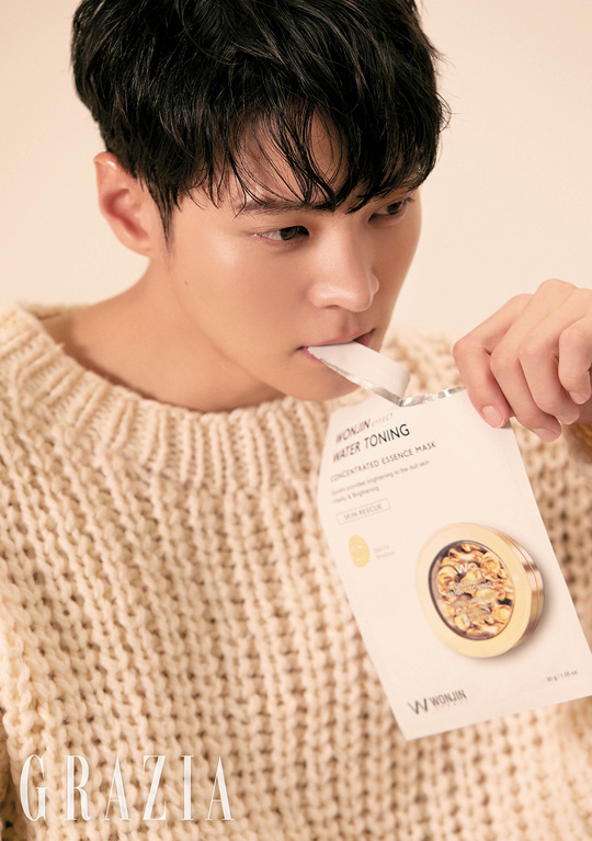 Actor Joo Won showed off a wonderful winter fashion in the December issue of Magazine GraGorizia.Actor Joo Won showed a soft image with beige color knit, and showed a perfect suit fit with a pomade hair and boasted a superior figure of 8th grade.In an interview with GraGorizia recently, Joo Won revealed his thoughts on the Warraval, which has changed from the past, as he tells a serious story about the direction of life changed after joining the military.I also did not forget to introduce Alice, a returning work being filmed.Joo Won is filming SF Human Melody Alice, which is set to air on SBS in 2020 as a gilt drama.Alice, starring Joo Won, is drawing huge public attention with her spectacular lineup of casts.hwang hye-jin