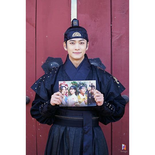 Actor Kang Tae-ohs KBS 2TV drama Chosun Rocco - Green beans before was filmed behind the scenes.Kang Tae-ohs agency Fantasy Oh official Instagram said on November 26 There is no such Yulmu.The Chosun Rocco - Green beans before is over, but the post of Yulmu Kang Tae-oh Actor is happy to remain!A photo was posted with an article titled Yulmu filled with crazy photographs, The beginning of unboxing a bag of behind-the-scenes gifts.The picture shows Kang Tae-oh with the script Chosun Rocco - Green beans before; Kang Tae-ohs warm visuals catch the eye.Kang Tae-ohs masculine eyes are also outstanding.The fans who responded to the photos responded to Proud My Actor, It is really perfect and It is really handsome.delay stock