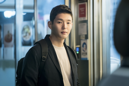 Actor Ha Joon goes on a female sniper with Black DogBlack Dog (director Hwang Joon-hyuk, playwright Park Joo-yeon, production studio dragon, and Urban Works), which will be broadcast first on December 16 following TVNs monthly drama Catch the Ghost, released Ha Joons first still cut, which transformed into a Korean teacher, Yeon Woo, which captivated students hearts on November 26.Black Dog depicts a story of a social early-year high-rise teacher who became a fixed-term teacher struggling to survive by keeping his dream in the school, a miniature version of our lives.I look closely at their real speed through a fixed-term teacher who knows the bitter taste of reality better than anyone else, not the school that I saw outside the frame.In particular, unlike existing school materials, it is expected that the teachers will be able to dissolve their veiled world in a dense manner.Here, Seo Hyun-jin, Ra Mi-ran, Ha Joon, Lee Chang-hoon, Jung Hae-gyun, Kim Hong-pa, etc., are all involved in the acting actors who do not need explanations to enhance the reality and perfection of the drama.Ha Joon is going to transform into a Korean language teacher, Yeon Woo, who is the number one Korean official in the career department.The Do-Yeon Woo is a hot-blooded youth who plays the best in the sound of Teaching you well, and an idealist who believes that one can penetrate politics or anything.He is a person who walks my way by raising his own skills without being overwhelmed by line riding in private high school.As Seo Hyun-jin and Ra Mi-ran are the people who are breathing together, the expectation and interest of viewers are also hot, and the charm of the softness and chic in the public photos catches the eye.The sweet eyes of the city of Yeo seem to be sweet in the world, but for the students, they do not mind bitterness.In addition, the sharp eyes shining in the glasses can be seen in the charisma of the city of Yeon Woo, which has the rhetoric of the castle that defeats drowsiness.Above all, the next Ace, a veteran teacher and a trusted college student, Park Sung-soon (Ra Mi-ran), is also a student.The bone-hitting stone-straight remarks and words are often misunderstood because of the driving force that is done, but as you know, there is more interest and affection for people than anyone else.The colorful face of Ha Joon, which will be shown through the charming rich man Yeon Woo, is already stimulating the expectation psychology, from the warm heart that tells the new term high sky of his know-how.Ha Joon, who has filled his own color with solid acting, has already been Yeon Woo itself.Ha Joon said, Yeon Woo is a person who has lived in hardship to blossom his dream as a teacher.It seems somewhat cynical on the outside, but if you are in the same situation, you are upset with it, and you want to help him overcome his limitations and difficulties and move forward somehow. I will show you how you can help you overcome your opponents wounds by touching them, and how you want to keep your pride with a perfect but subtle Huh Dang-mi, and a feeling of being more troubled by others, and a colorful humane figure, he said affectionately.I knew that the teacher had to have a passion for dedication to students in front of me rather than the reality he was in, said Ha Joon, who met with current teachers to see and feel the job as a teacher and the people living in it. I think it is a Chest hot job to think about the existence of a teacher who knows the best pain and always works and works nervously to be recognized.Ha Joon is constantly trying to express the right mind and the passion for students, the Black Dog production team said.Ha Joon, who has been prominent in various works, will show his true value through Black Dog. Please pay attention to the activities of Ace Ha Joon, who leads the Seo Hyun-jin, Ra Mi-ran and the department of study.Park Su-in