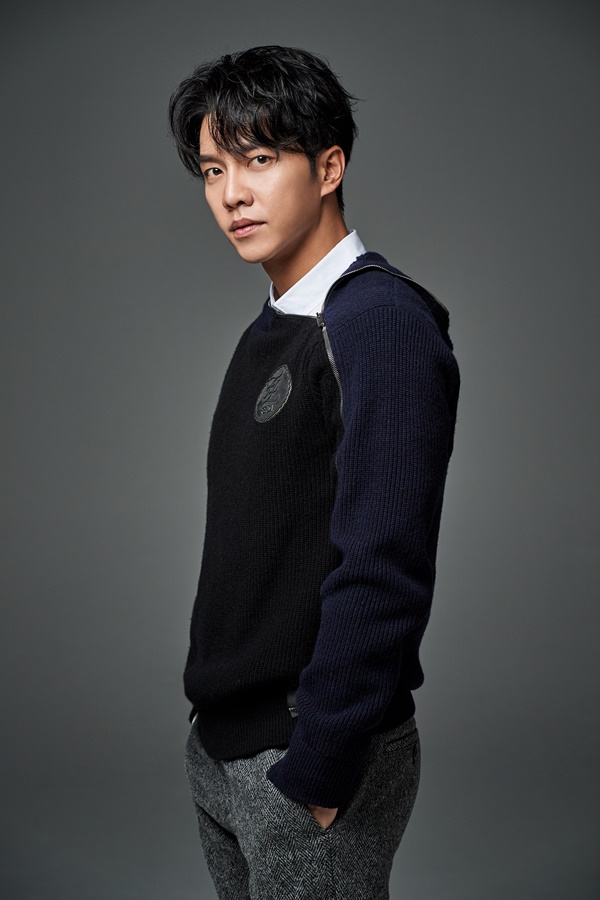 When I looked back 15 years after debut, I suddenly thought, Im trying to do so much good, and I was breaking down inside and there was a time when I pushed with passion.I am going to enjoy it rather than do well these days. Actor and singer Lee Seung-gi said in an interview with the end of the SBS gilt drama Baega Bond (director Yoo In-sik, playwright Jang Young-chul, and Jeong Kyung-soon) at a cafe in Gangnam-gu, Seoul,He started as a singer, but he is loved by the public with his remarkable performance as an entertainer as well as an actor.When I was in my thirties, I was thinking about deep. Its hard. Im more prepared than others, so Im more prepared.But Im trying to get my strength out.All The Butlers, which started with the military discharge, has become a representative entertainment of SBS in the 100th time. Recently, Little Forest has also completed the Top Model of Wolhwa Entertainment.He said, I am enjoying Shin Seo-yugi as an entertainment program. He predicted active activities as an entertainer in the future.I was a member of Shin Seo-yugi in the first year and I am interested in it because I am close. If I have a chance, I would like to have an entertainment with my brother and Ho-dong.(Laughing) There is a worry that can we be as fun as that? I often think about coming together with my old friends and wanting to play.There are also many fans waiting for activity as a singer. Lee Seung-gi said, I want to sing too much.I have a singer in me all the time, he said, but my throat has been hurt in the army. I went to a lot of hospitals, but I did not have a part to solve in a short period of time.Fortunately, he started recovering early this year.I think its right to prepare the album at the time of completion. Im going to get deep in direction. I dont want to sing one or two songs.A mini album, or a regular one, would be better, but I have to show you what it is. In the entertainment industry, the image of doing everything in the entertainment industry, from acting to entertainment to singing, is rare, and sometimes it comes to a burden. Lee Seung-gi also responded pleasantly, So I do not want to do everything well these days.I think Ive been tied to the idea of doing too well in the meantime.Burn In-N-Out Burger would have come, but he tried to say, I dont have an In-N-Out Burger. Not these days.I admit, I think its time for a person, but how can I do everything right? And work and Top Model are at a level where I can.Ive been drawing my 40s and 50s these days, and theres definitely less work I can do than I have in the past, and theres definitely a point where I can do well and I cant reach greed.(Laughing) I ask my seniors about marriage these days, though I dont have an answer. Im interested in preparing myself for my own life.