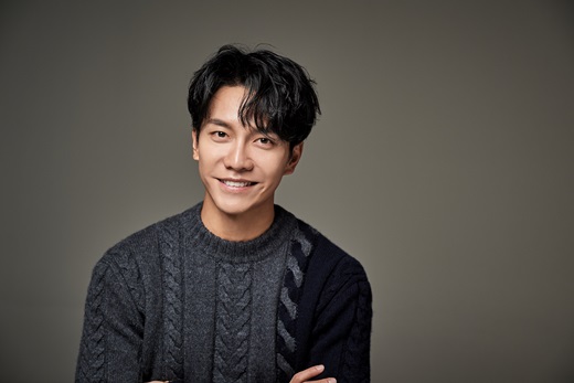 Actor Lee Seung-gi, 32, flaunted her affection for VagabondRecently, Lee Seung-gi met with reporters to conduct a round interview in commemoration of SBS gilt drama Vagabond (playplayplay by Jang Young-chul Jingyong-sun director Yoo In-sik).He played Cha Dal-geon, a stuntman, in this Drama, a man who digs into the truth after losing his brother in a plane crash and goes through multiple blades.The Vagabond, which was Ended on the 23rd, was completed after about a year of pre-production with an intelligence action melody that uncovers a huge national corruption hidden in the concealed truth of a man involved in a civil passenger plane crash. The production cost was about 25 billion won.The time I interviewed Lee Seung-gi was long before End.Nevertheless, Lee Seung-gi smiled pleasantly and said, The shooting period was so long and large that the production cost was put into place and started with the expectation and concern of many people.Fortunately, I am glad that I can meet End in a good atmosphere with good reviews. His appearance was concluded thanks to the proposal of director Yoo In-sik, Jang Young-chul and Jeong Gyeong-sun.Lee Seung-gi said: When I left my last holiday, I had a beer with my original close boss, when the director brought up the Vagabond story.I promised to be as good as possible if I had my schedule, he said. Before that, there was no work that could actually be called Action.It was when I had confidence at that time. (Laughing) I had a belief that my body was good, so I was able to shoot Vagabond. Vagabond was Lee Seung-gis first work since his career; it was also a drama with all expectations in one body with its huge production costs, colorful production crews and cast lineups.The burden of being a leading actor would have been considerable.However, Lee Seung-gi said, Without the cost of production, this work was very important to me: the first challenge to be presented to the public in different images after being discharged.The biggest thing I got from this work is that it seems to have broadened the spectrum of Action beyond the melodrama and romantic comedy images I originally had.In fact, the cost of production is not enough to do something more just because I feel burdened.I tried to express the character of Chadal Gun because it is a big work and an important work in my position. Of course there may be some regrets about Drama, but Im very satisfied, I think weve achieved half of what we initially aimed for.It is not a Yongdu Sami style, but it keeps showing the action sequence steadily.Our goal was to show us the Down feeling, the quality of Korea Drama is very good. I dont think theres any disagreement in that.I dont hear about Wheres all the money spent. (Laughing) Were also unconsciously saying, Its like a US Drama while having a drink.Vagabond can also be seen all over the world on Netflix, and I think if someone comes across, they will be interested in Korea Drama.Im very pleased to have made such an occasion.However, Vagabond was a big disappointment for viewers due to frequent broadcasts of baseball Premier 12. Lee Seung-gi said, There are many fans who love baseball.The issue of organizing is leaving Actors hand, and I hope to see it later, but I am also grateful that the fans are sorry. Vagabond boasts a large blockbuster down scale, delighting viewers eyes, and forming a enthusiast with a chewy story that reverses the reversal.The last episode ended with its highest audience rating of 9.3% in the first part, 11.7% in the second part, and 13.1% in the third part (based on Nielsen Koreas nationwide furniture).