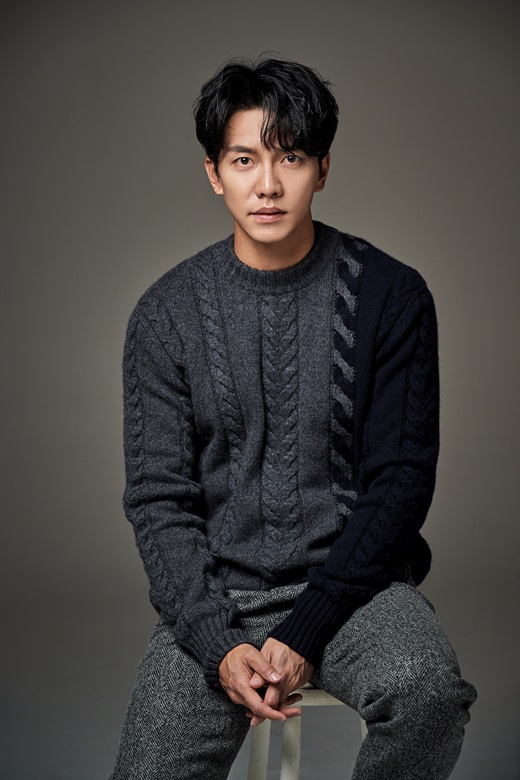 Actor Lee Seung-gi, 32, flaunted her affection for VagabondRecently, Lee Seung-gi met with reporters to conduct a round interview in commemoration of SBS gilt drama Vagabond (playplayplay by Jang Young-chul Jingyong-sun director Yoo In-sik).He played Cha Dal-geon, a stuntman, in this Drama, a man who digs into the truth after losing his brother in a plane crash and goes through multiple blades.The Vagabond, which was Ended on the 23rd, was completed after about a year of pre-production with an intelligence action melody that uncovers a huge national corruption hidden in the concealed truth of a man involved in a civil passenger plane crash. The production cost was about 25 billion won.The time I interviewed Lee Seung-gi was long before End.Nevertheless, Lee Seung-gi smiled pleasantly and said, The shooting period was so long and large that the production cost was put into place and started with the expectation and concern of many people.Fortunately, I am glad that I can meet End in a good atmosphere with good reviews. His appearance was concluded thanks to the proposal of director Yoo In-sik, Jang Young-chul and Jeong Gyeong-sun.Lee Seung-gi said: When I left my last holiday, I had a beer with my original close boss, when the director brought up the Vagabond story.I promised to be as good as possible if I had my schedule, he said. Before that, there was no work that could actually be called Action.It was when I had confidence at that time. (Laughing) I had a belief that my body was good, so I was able to shoot Vagabond. Vagabond was Lee Seung-gis first work since his career; it was also a drama with all expectations in one body with its huge production costs, colorful production crews and cast lineups.The burden of being a leading actor would have been considerable.However, Lee Seung-gi said, Without the cost of production, this work was very important to me: the first challenge to be presented to the public in different images after being discharged.The biggest thing I got from this work is that it seems to have broadened the spectrum of Action beyond the melodrama and romantic comedy images I originally had.In fact, the cost of production is not enough to do something more just because I feel burdened.I tried to express the character of Chadal Gun because it is a big work and an important work in my position. Of course there may be some regrets about Drama, but Im very satisfied, I think weve achieved half of what we initially aimed for.It is not a Yongdu Sami style, but it keeps showing the action sequence steadily.Our goal was to show us the Down feeling, the quality of Korea Drama is very good. I dont think theres any disagreement in that.I dont hear about Wheres all the money spent. (Laughing) Were also unconsciously saying, Its like a US Drama while having a drink.Vagabond can also be seen all over the world on Netflix, and I think if someone comes across, they will be interested in Korea Drama.Im very pleased to have made such an occasion.However, Vagabond was a big disappointment for viewers due to frequent broadcasts of baseball Premier 12. Lee Seung-gi said, There are many fans who love baseball.The issue of organizing is leaving Actors hand, and I hope to see it later, but I am also grateful that the fans are sorry. Vagabond boasts a large blockbuster down scale, delighting viewers eyes, and forming a enthusiast with a chewy story that reverses the reversal.The last episode ended with its highest audience rating of 9.3% in the first part, 11.7% in the second part, and 13.1% in the third part (based on Nielsen Koreas nationwide furniture).