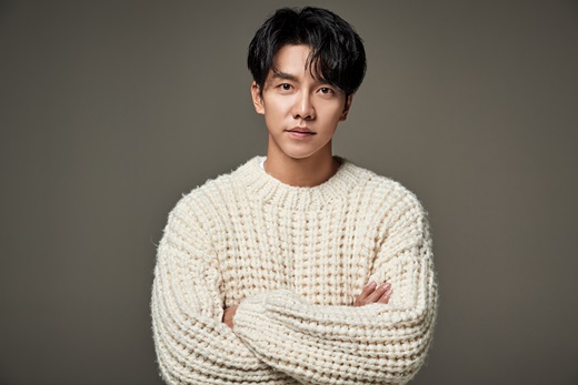 Actor Lee Seung-gi, 32, expressed gratitude for her partner Bae Suzy, 25, who co-worked together.Lee Seung-gi recently met with reporters to conduct a round interview in commemoration of the end of SBS gilt drama Vagabond (playplayed by Jang Young-chul, director Yoo In-sik).He played Cha Dal-geon, a stuntman, in this Drama, a man who digs into the truth after losing his brother in a plane crash and goes through multiple blades.Lee Seung-gi also mentioned Bae Suzy, who played the role of the black agent of the NIS.The two main characters did not just form a love line, but stood in front of Drama and led Kahaani.Kimi shone even more as she had once co-worked MBC Drama Kuga no Seo (2013).In this regard, Lee Seung-gi said, I am so grateful that Mr. Bae Suzy did it.I think Vagabond has a masterpiece Down Feelings because Mr. Bae Suzy did it; it was a little more comfortable to meet after a long time.Action has a lot of body use, but I was able to consult easily without hesitation because I was close. The rumor that Lee Seung-gi had joined the Vagabond by recommending Bae Suzy was also corrected.Im not in a position to recommend Mr. Bae Suzy, he laughed, and said, I believe in director Yoo In-sik so much, the director casts it all.After about a year of pre-production, the cast and crew, who have co-worked for a long time, have become close together with their families.Lee Seung-gi said: I was only in Morocco for nearly two months and it was so good, there the Actors really got close.I dont think well ever leave Morocco after shooting. They were all there, like a promise.If you take a year, its actually a big challenge for your assistants, too. If youre a delay, you might be delayed to enter another piece.I may be sensitive, but because the teamwork was so good, there was no sound that was bad for anyone else, and teamwork seems to have played a big part. Its really hard to keep on writing, shooting for a long time, and its not easy to keep the same tension and concentration for a year.I watched the show and said, Oh, that part was less tense. But nothing else. I think human relations are important.Even in the same situation, I can be sensitive to trivial things with some people, but our team was so humorous and close.This was to achieve the goal of Lets show this action quality in Korea Drama that we promised at first, and everyone understood with one heart and joined forces.Vagabond, which ended on the 23rd, is an intelligence action melody that digs into a huge national corruption hidden in a concealed truth by a man involved in a civil airliner crash.It boasts a large blockbuster Down scale, delighting viewers eyes, and formed a enthusiast with a chewy Kahaani that reversed the reversal.The last episode ended with its highest audience rating of 9.3% in the first part, 11.7% in the second part, and 13.1% in the third part (based on Nielsen Koreas nationwide furniture).