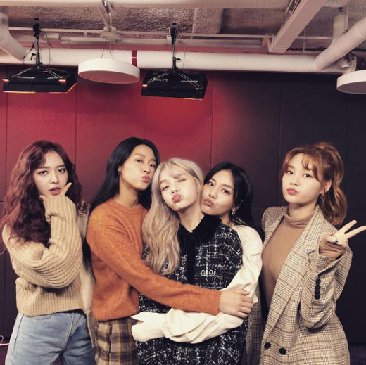Jimin, a member of the girl group AOA, released a group photo with the members in commemoration of the release of the new song.Jimin posted a picture on his personal Instagram on the 26th, Happy 6th Mini album ... Thank you for being here... I love you, we all!In the open photo, AOA members are making cute faces by staring at the camera with their faces close to each other. Especially, the strong loyalty and warm atmosphere attract attention.The netizens who watched this left words of support such as Song is so good, AOA is the best and I will always love you.Meanwhile, AOA released its sixth Mini album New Moon on the 26th and made a surprise comeback with the title song Come See Me.