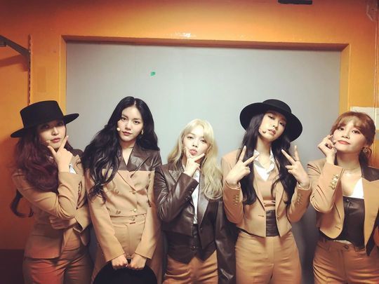 AOA showed off its five-color charisma, which is five.On November 27, AOA Hyejeong posted a picture with an article entitled I love Elvis # AOA # Insane in the future.In the public photos, AOA members who returned to the new album were included.Ji Min, Yuna, Seolhyun, Hyejeong, and Chan Mi have attracted attention with different charms even in similar concept costumes.Lee Ha-na