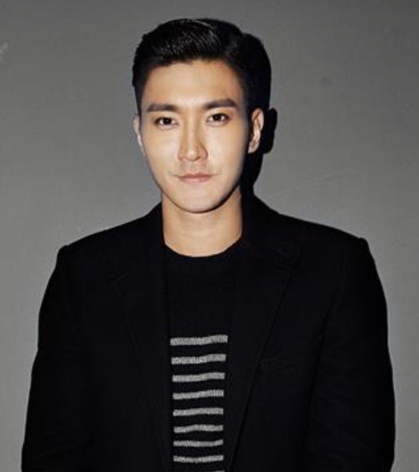 Singer and actor Choi Siwon, who is gaining popularity in China, expressed sympathy for the posts related to the Hong Kong protest on social networking services (SNS), but was hit by Chinese netizens.He apologized twice and said, Hong Kong is part of China.Choi Siwon said on his Weibo account on the 26th, I recently apologized for hurting your feelings by wrong behavior on Twitter Inc. As an entertainer, I have abandoned the expectations and trust you gave me.I am deeply reproachful and sick.I never denied the idea and position that Hong Kong is an inseparable part of China, he said. I apologize to you again, finally.Im sorry, he added.On the 24th, Choi Choi Siwon retweeted an interview with CNN after surgery by Patrick Cha Du-ri, 21, who was seriously injured by a live bullet shot by police during a Hong Kong protest on his Twitter Inc.Cha Du-ri was hit by a live round shot by police after participating in a democratization protest in the Hong Kong Saiwanho area on November 11.You can kill people with bullets, but you cant kill them, he told CNN after surgery to remove a portion of his right kidney and liver from the hospital.The Chinese netizens immediately protested with displeasure, as they understood Choi Siwons retweet as a supportive expression for the Hong Kong protest.As the controversy grew, Choi Siwon deleted the content and posted it on his Weibo to confirm what happened at Twitter Inc.I just expressed my interest in the hope that the confusion and violence of Hong Kong would end as soon as possible. Still, the anger of Chinas netizens did not sink: Chinas largest portal, Baidus Choi Siwon fan club, closed its official Weibo account on Saturday.No one can change our position; we will never give way, the fan club said in a notice to Weibo.Earlier in 2016, Tsuwi, a Taiwanese member of the girl group Twice, waved the Taiwanese flag on MBCs My Little Television, and was criticized by China fans.This is because it is against one China. At that time, Tsuwi also apologized to China fans, saying that Taiwan is part of China.China fan patriarchal apologises to embankment Hong Kong is part of China