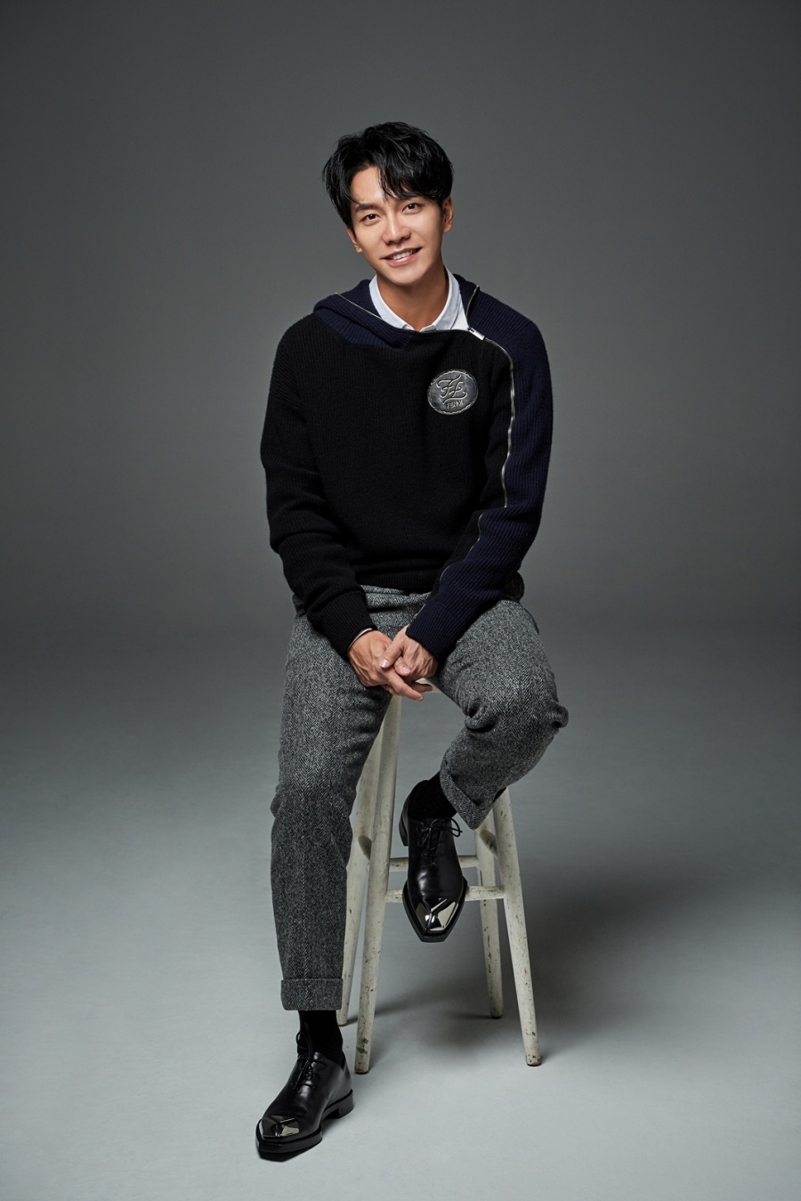 Actor Lee Seung-gi mentioned the possibility of Vagabond season 2.Lee Seung-gi, in a recent interview, said, It is an ending that I have to wait for Season 2.The SBS gilt drama Vagabond (playplayed by Jang Young-chul and Jeong Kyung-soon, directed by Yoo In-sik) ended with an open ending that hinted at Season 2.Lee Seung-gi, who was in danger of dying due to the ruse of Prince Edward Island Park (Lee Kyung-young), managed to survive and become a mercenary, and Ko Hae-ri (Bae Su-ji) was reborn as a lobbyist with the help of Jessica Lee (Moon Jung-hee).The fateful story of two people going to revenge day for Sammael Prince Edward Island Park, the axis of evil in their respective seats, inspired expectations for season 2.Its going to be frustrating for viewers to see the ending, the end thats bound to wait for season two, Lee Seung-gi said.Although I did not share the story about Season 2 with Yoo In-sik PD, I had a sympathy for Season 2 production.In fact, Vagabond was a project that started with Season 2 production in mind.Lee Seung-gi said, There were stories I wanted to do a little more while shooting Vagabond.If the season 1 is good and the viewers really want to do it by season 2, I talked about what I wanted to say. In order to be real, the production company has to move.There will be a lot of difficult situations until Season 2 is actually done. Lee Seung-gi said, If coach (Yoo In-sik) really does season 2, he will be happy. If you receive season 2 proposal, I am willing to enjoy it. He also said that if Vagabond season 2 is produced, I will be willing to join together.In Vagabond, Lee Seung-gi won the acclaim of viewers by playing the role of Cha Dal-gun, who lost his nephew in a hot stuntman and lived a life of a pursuer.=