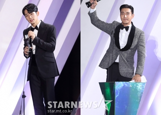 Actors Jung Hae In and Choi Choi Siwon won the AAA Best Icon Actor Award at the 2019 Asia Artist Awards in Vietnam.Jung Hae In and Choi Choi Siwon won the AAA Best Icon Actor Award at the worlds first singer, actor integration awards ceremony 2019 Asia Artist Awards in Vietnam (organization chairman Park Joon-chul, hereinafter 2019 AAA) at the Vietnam Hanoi Miding National Stadium at 7 p.m. on the 26th (local time).Hanoi Medding National Stadium is one of the largest sports stadiums in Vietnam and is considered to be the core facility of the representative sports complex. More than 30,000 fans filled the stadium at the first large-scale Korean Wave awards ceremony held in Vietnam cheered hotly.Jung Hae In, who is about to catch up with MBC drama Spring Night and movie The Music Album of Yul and release the movie Start, said, I received two AAA awards.I am very grateful every time I receive it, but on the other hand my shoulders become heavy.I am burdened, but I will try harder with a sense of responsibility for the work that I am acting and acting with a sense of responsibility. Jung Hae In added, I will be a healthy person with both body and mind. I am grateful to you for your support.Choi Choi Siwon, who challenged the political drama with KBS 2TV drama People!, said, It was an unexpected award.I will be grateful for the award because I know that I will work harder and more humblely in the future.I would like to share this award with the Elfs, the SJ Ravel family, the Super Junior members and everyone here. Meanwhile, 2019 AAA was attended by popular artists in each field and received great response from the audience of Vietnam.Lee Teuk, Lim Ji-yeon, Ahn Hyo-seop, Nancy, and other 4MCs, including Super Junior, Zico, Red Velvet, Twice, GOT7, Kang Daniel, New East, Dong Kids, Momoland, Seventeen, Snooper, Stray Kids, Girls of the Month, (Women) Children, Cheongha, Tomorrow By Together, AB6IX A total of 18 actors including ITZY, Jang Dong-gun, Ji Chang-wook, Jung Hae In, Park Min-young, Lim Yoon-a, Lee Jung-eun, Lee Kwang-soo and Ong Sung-woo attended the event.